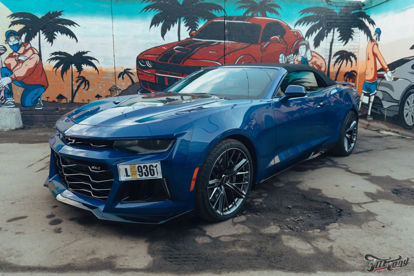 Доработали новый Chevrolet Camaro ZL1: перекрасили бампера, заламинировали карбоном спойлер, оклеили авто полиуретаном, окрасили суппорта и шильдики